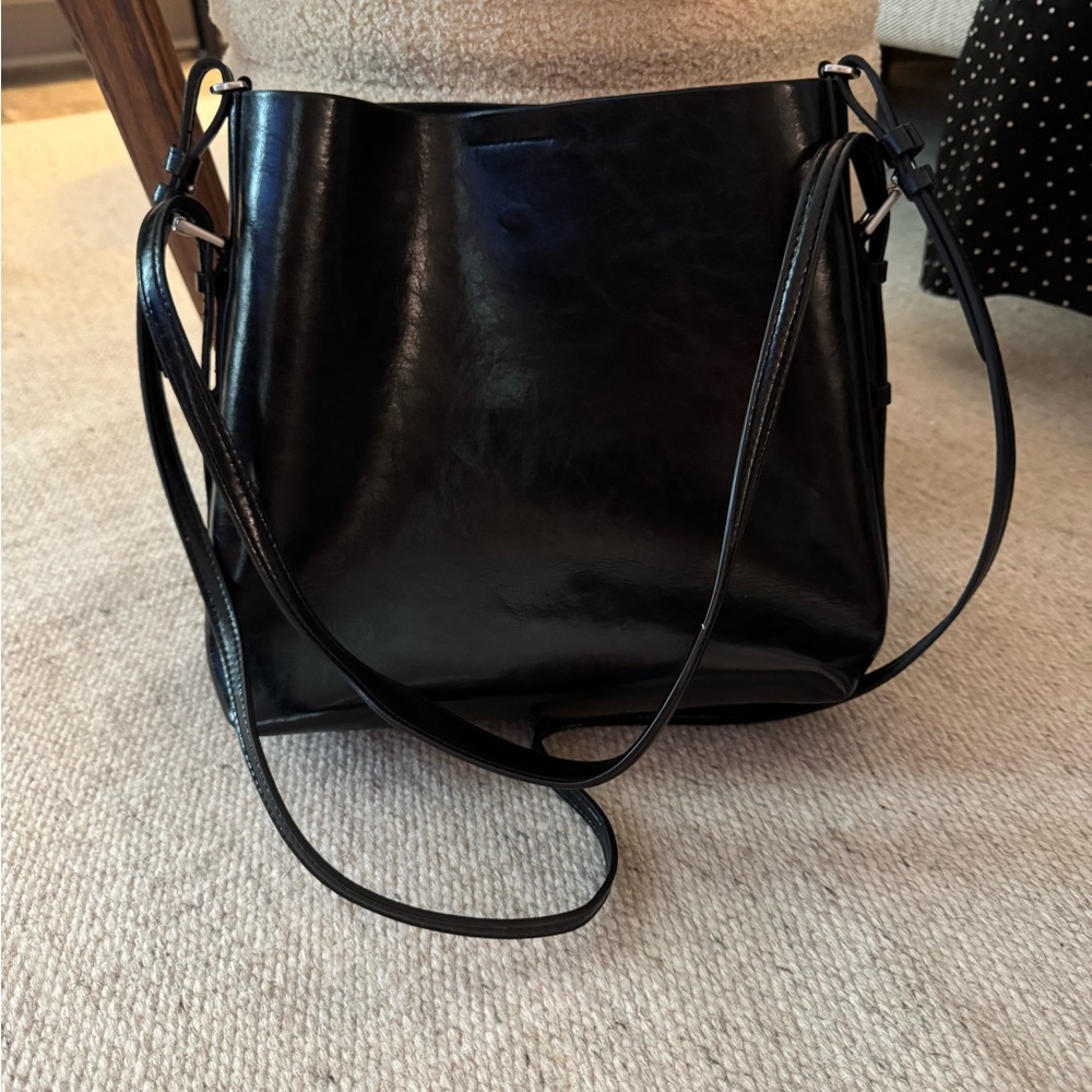 Zara Black Shoulder Bag with Structured Design